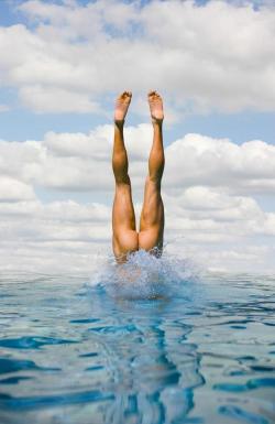 ohthentic:  enchantemoimerlin:    Ed Freeman Photography  Underwater nude 22  Oh 