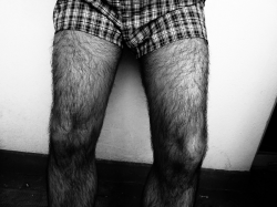 fuck I love a guy with hairy legs