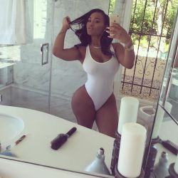 she2damnthick:  Bathroom Sexy