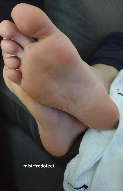 mistrfrodofeet:foot play nice feet