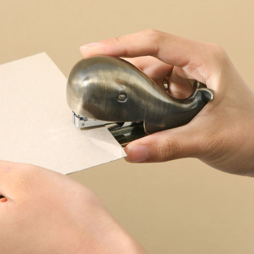 Adorable stapler in the form of a whale! Available in bronze, silver or nickel. ❥cutesign