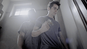 raelinski: stiles + being touched/manhandled (ﾉ◕ヮ◕)ﾉ*:･ﾟ✧