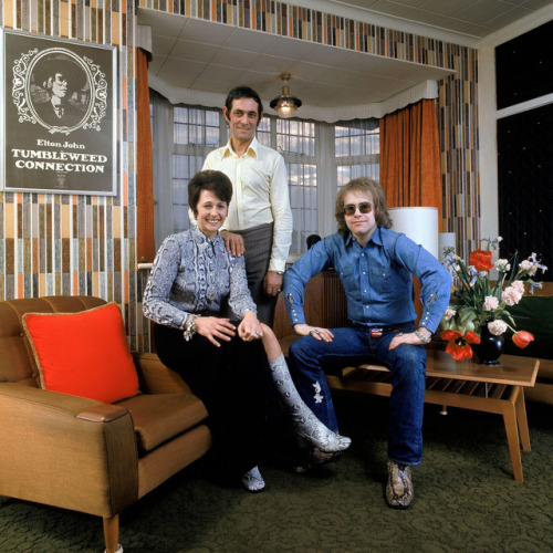 twixnmix: Elton John with his mother Shelia and stepfather Fred Farebrother in their apartment, 1971