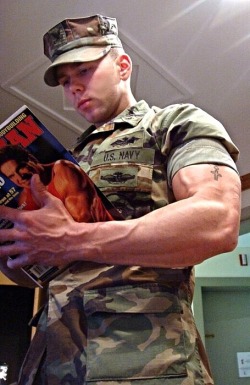 mmmilitary:  Hot USN re-post from the first year of this blog, 2012.  Check out the Archive for thousands of equally hot servicemen.