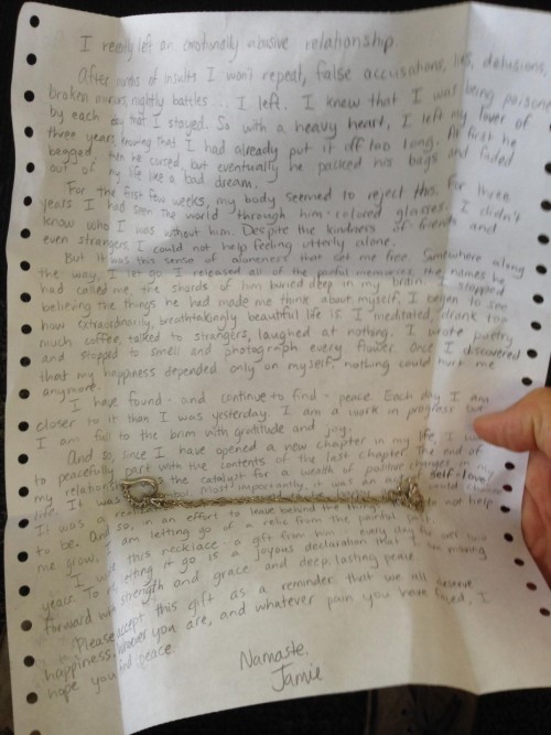 sixpenceee:  Reddit user IMAMenlo found a handwritten note on an empty chair at the San Francisco Airport. It didn’t have anything except “read me” written on the outside.  This is what it says:  I recently left an emotionally abusive relationship.