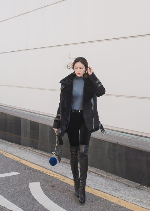 hugefan74: Park Jung Yoon Black Velvet Jeans Black Boots parkjungyoon.blogspot.ca/2017/12/pa