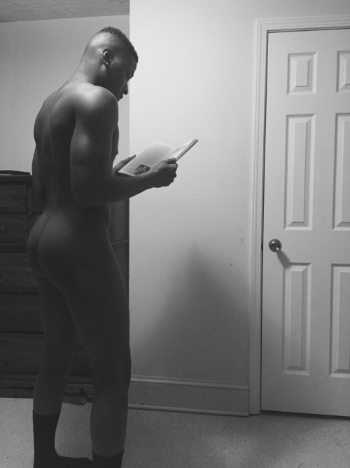 thebrownsknprince:  Reading is fundamentalhttps://www.instagram.com/thejunieboy/ 