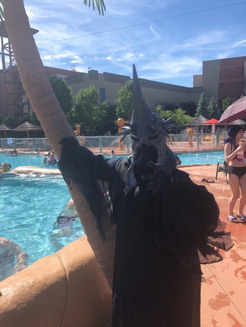 amnesiacowl: Witch King on vacation at ColossalCon! With thanks to @ahsokatweeto for pics and @cowbu