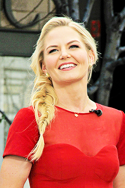emmafoundtallahassee:  Attractive People Meme || [1/5] blondes  ➳ Jennifer Morrison