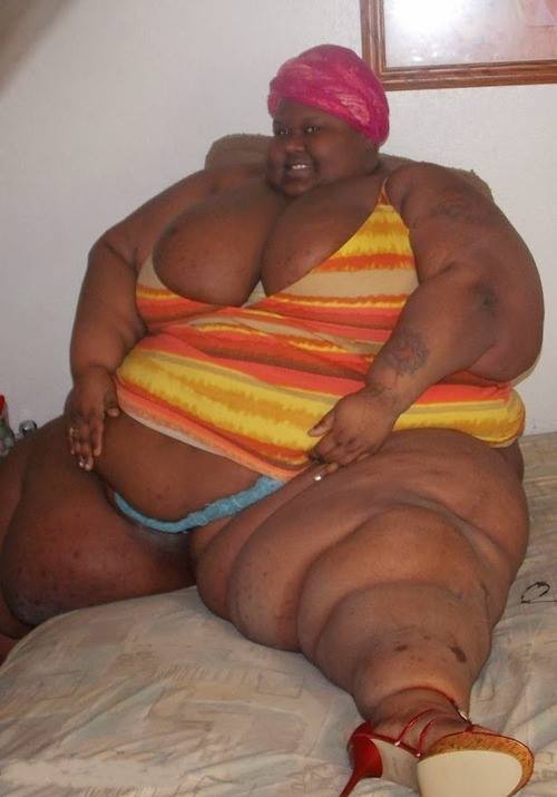 freak-for-ssbbw:  look-at-that-bbw:    WOW WOW!!!!!!!!!! SHE IS SO. HUGE AND SO SEXY!!!!