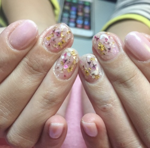 nailpornography:Pressed Flowers 🌸🌺🌷🌹🌻🌼💐 