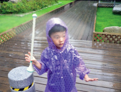 iwillbeoldwithamillioncats:  crimson-firecat:  that-beautiful-nightmare:  travelingcolors:  Korean designers Je Sung Park and Woo Jung Kwon have developed an invisible umbrella that will keep you dry by repelling rain.  Consisting of a simple plastic