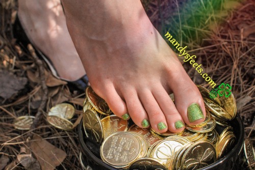 ohmandy56:  Happy St. Patrick’s Day! 🍀   Find the full set at www.mandysfeets.com   Please reblog or credit me in reposts. That helps me gain new fans. Thank you! 💚 