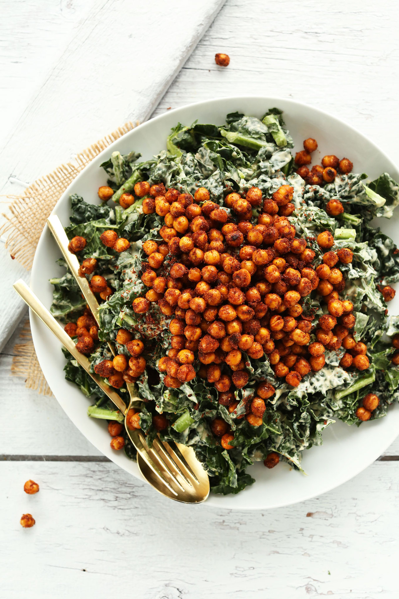 foodiebliss:  Garlicky Kale Salad With Crispy ChickpeasSource: Minimalist Baker