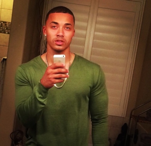 themalethots:  Quentin 😉