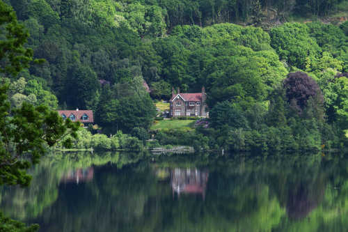 Loch EarnThis is perhaps one of the most beautiful lochs in Scotland and these photos hardly do it j