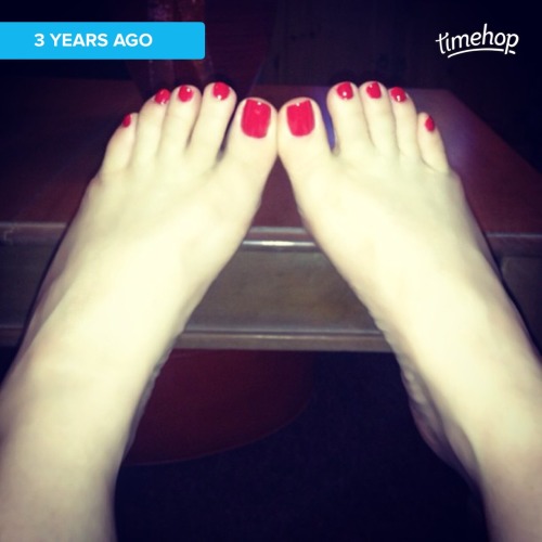 crazysexytoes: blondeshoegirl:  Oh this makes me miss this bright red! ❤️  That is absolutely amazin