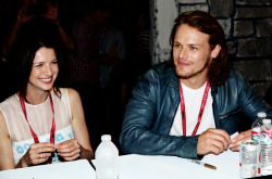 walkamongtheskies:  Big smiles at Comic Con. 