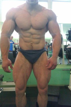 musclehunkymen:  acebannon:  Close-up  Gym hot! 