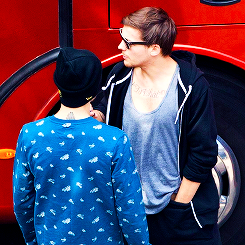 lovefatesoulmates:  Favorite Louis Things → touching himself 