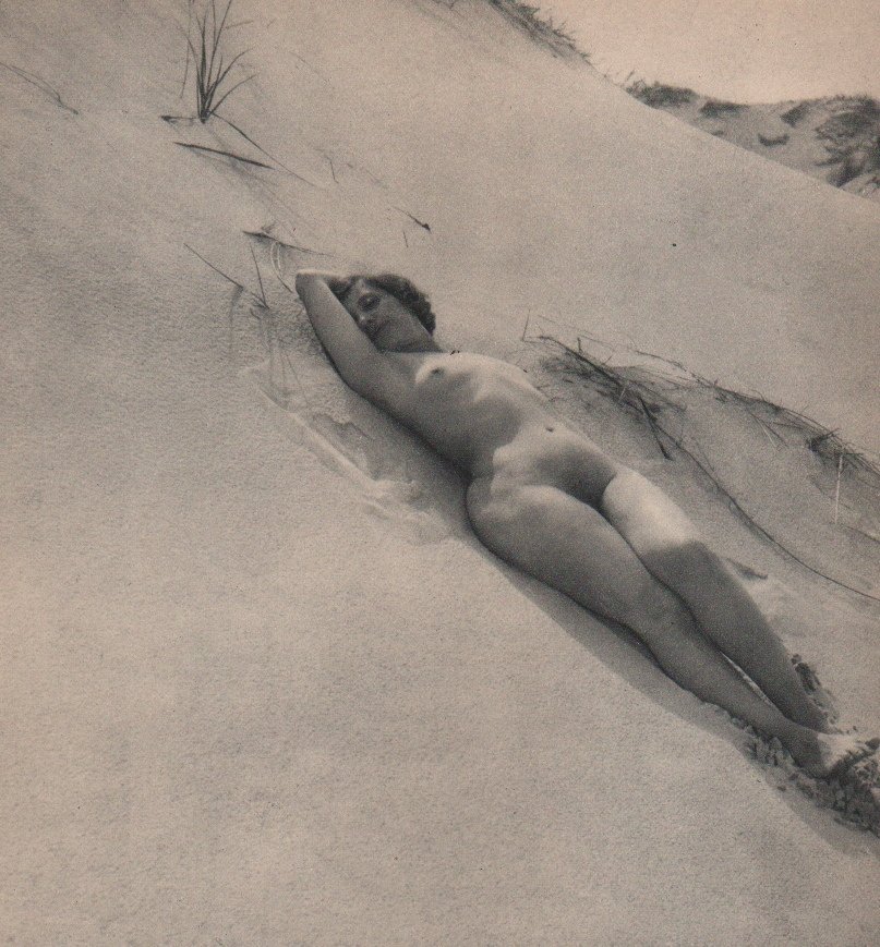 oldalbum:  Frank R. Fraprie - Dune Nude, 1935