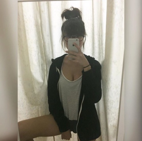 lioncitygurls:Big boobs SG teenage girl wanting to be fingered so hard! #Singaporegirls #xmm #SgXmm 