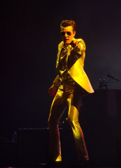 Brandon Flowers being THE Brandon Flowers in Vancouver, December.