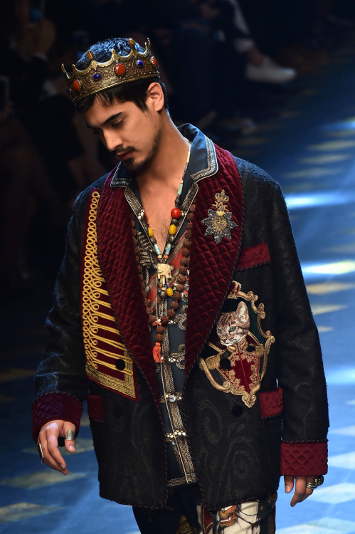 Sex desimalemodels:  Avan Jogia pictures