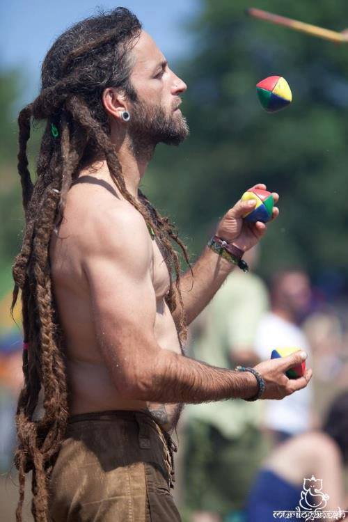☮