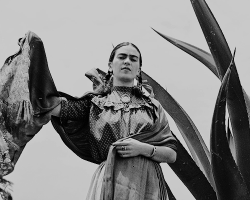 beauvelvet:Frida Kahlo photographed by Toni