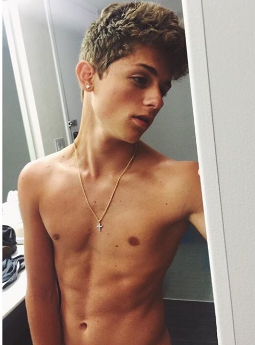 male-celebs-naked:  Viner/Youtuber Dylan Dauzat Submit HERE  ←More Dylan HERE  ←