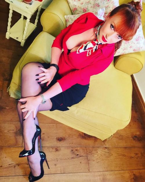 maturez96: ffcubanheel:  theredmistressblog: Time for a little #mondaymotivation  #redhead #glam #si