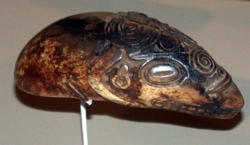 Taíno lizard-head spoon (Dominican Republic, 13th –15th century), made of bone.  It is about 9.5cm l