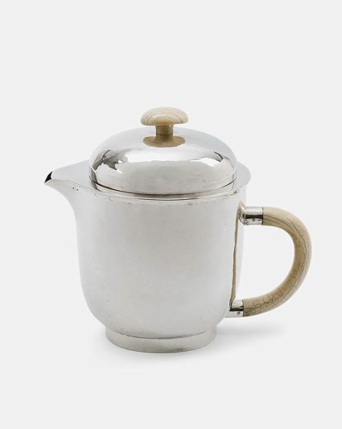 Emmy Roth, Bauhaus silver coffee pot, 1925. Ivory handle &amp; finial. Via LempertzAccording to Roth