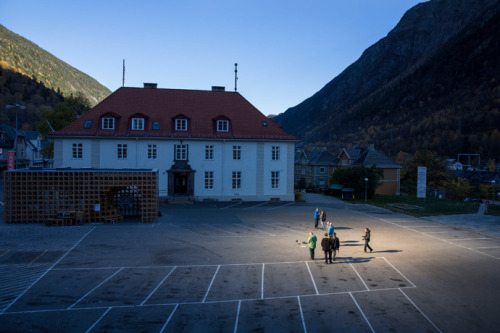 urbnist:  enochliew:  Solar mirrors by Martin Andersen A Norwegian town, deprived of sunlight, has p