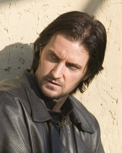 mezzmerizedbyrichard:Sir Guy of Gisborne ~ Robin Hood (BBC)Image source [x]. My crop.