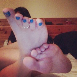 woomico:  #feet #footfetish #toes #tinyfeet #cutefeet #soles #blue #pedi #pedicure #fetish 