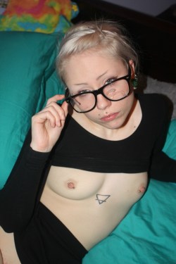 i-am-your-slave:  Happy [F]riday the Thirteenth, y'all ! :3Watch Hailey LIVE on Webcam