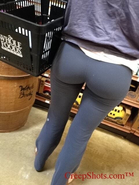 creepshots:  BOOM!  See all three 100% organic PHAT ass creepshots by @timetocreep