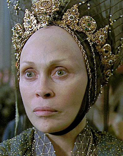 Faye Dunaway as Yolande of Aragon in the 1999 film “The Messenger: The Story of Joan of Arc&rd