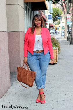 killerkurves:  trendycurvy:  Casual Coral Visit www.TrendyCurvy.com for outfit details Photographer: Steve Suavemente 