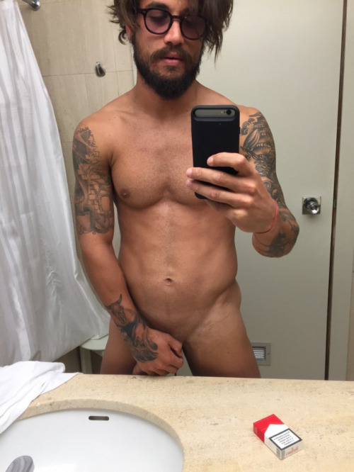 Dani Osvaldo leaked nude selfie photos Source: gay-male-celebs.com 