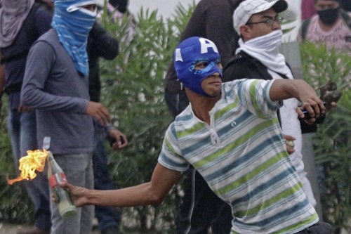 et-yet-c:aljazeeraamerica:  In Acapulco, an angry demonstration over missing students  Don’t forget about Mexico.