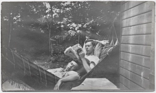 theonlyhankinla:  read anywhere.   (He’s reading the August 1913 issue of Cosmopolitan so