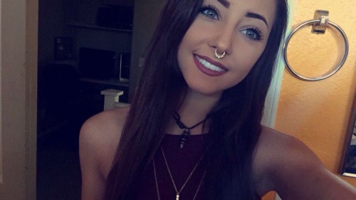 unchartedreamer:  I’m always that one person that’s always cheesin'😊