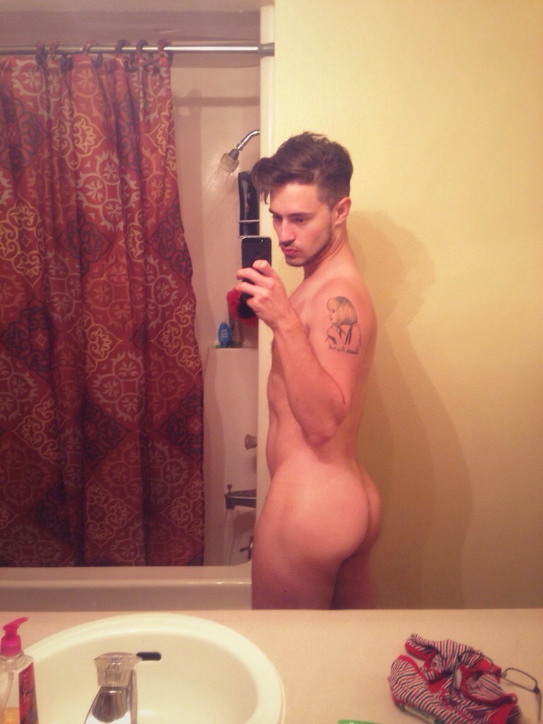 thechriscrocker:  nudityislove:  thechriscrocker:  So I can’t pull off facial hair