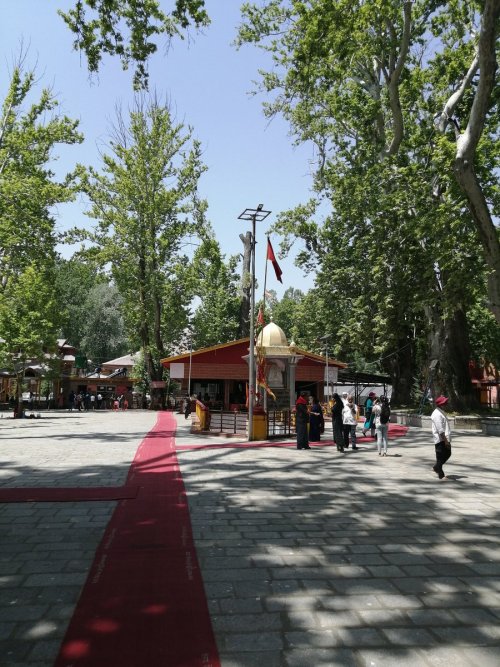 Mata Kheer Bhawani, Tulamula, KashmirKashmiri Hindu @Battakashmiri wrote :नमस्तस्यै नमस्तस्यै नम