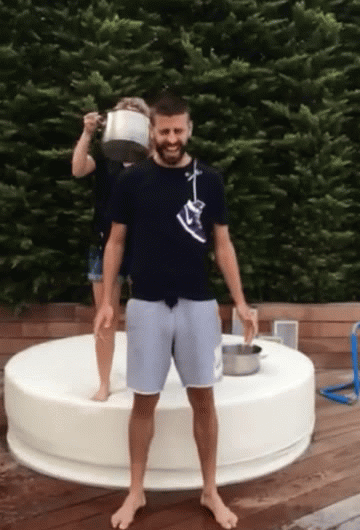 thomasmullersabae:  Shakira and Pique doing the Ice Bucket Challenge 
