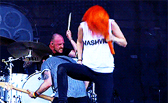 hayleys:  hayley williams + headbanging 
