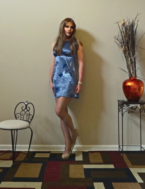 mgurlygurl:  Dark gray floral & flirty.  A really sensuous little dress  I love now that you have turned around